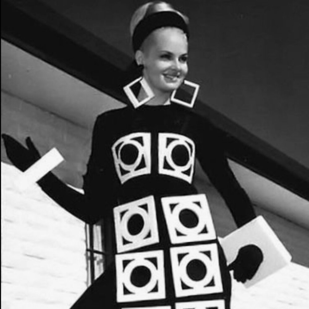 Meet your Posher, a human woman from LA.